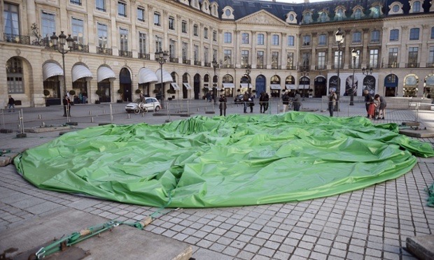 Bastard vandals deflate 'sex toy' sculpture in Paris